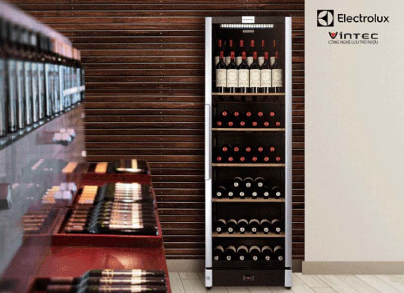 Tủ có 1 chế độ bảo quản duy nhất (single zone) với sức chứa lên đến 132 chai rượu (Bordeaux 750 ml)