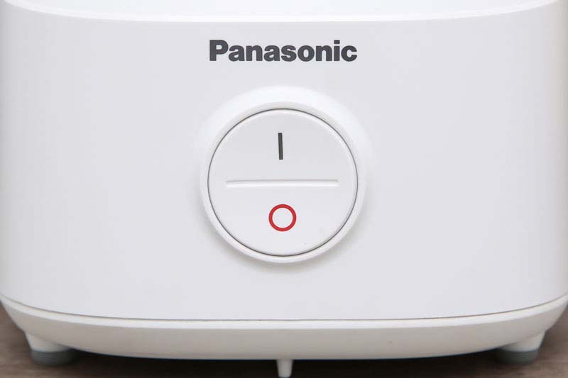 Thiết kế điều khiển nút nhấn bật/tắt 1 tốc độ xay linh hoạt - Máy xay sinh tố Panasonic MX-M200GRA