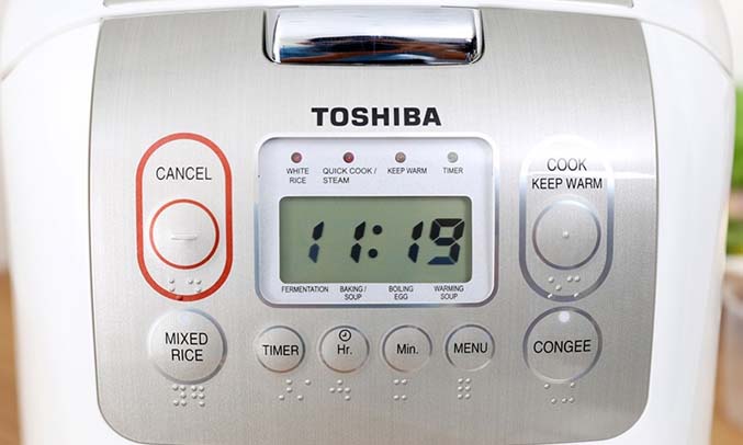 Nồi cơm điện Toshiba RC-18NMFVN(WT) bảng điều khiển thông minh