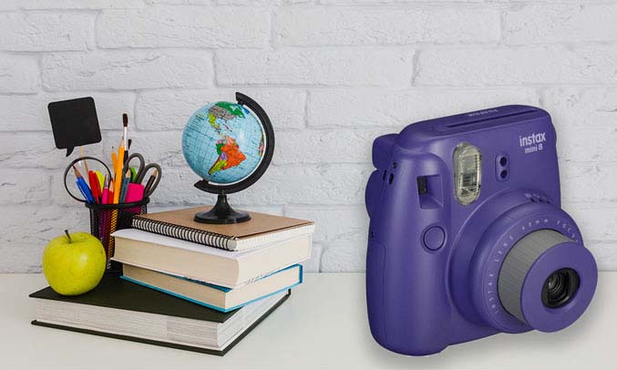 Máy ảnh Fuji Instax Mini 8 hỗ trợ flash