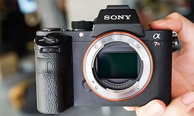 Máy ảnh Sony Anpha 7RMII thân máy hợp kim magiê chắc chắn