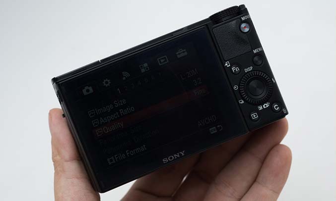 Máy ảnh Sony DSC-RX100M3 E32 giảm nhiễu