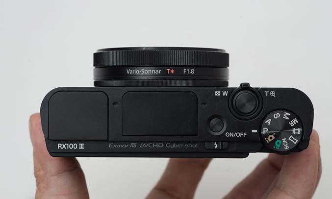 Máy ảnh Sony DSC-RX100M3 E32 selfie hoàn hảo